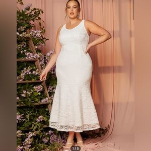 Plus ruffle hem lace wedding dress